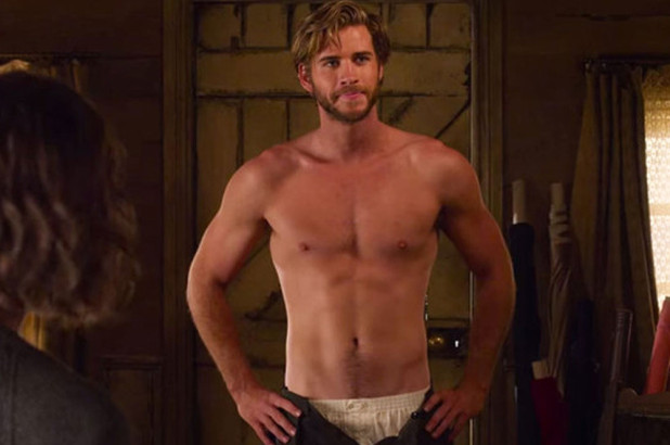 Liam Hemsworth sin pantalones