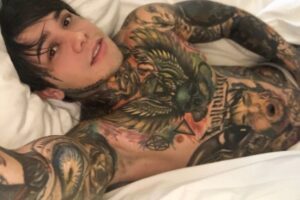 Yeferson Cossio posando sin camiseta en su video intimo