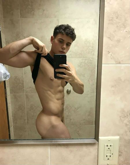 El actor Nick Champa desnudo 1