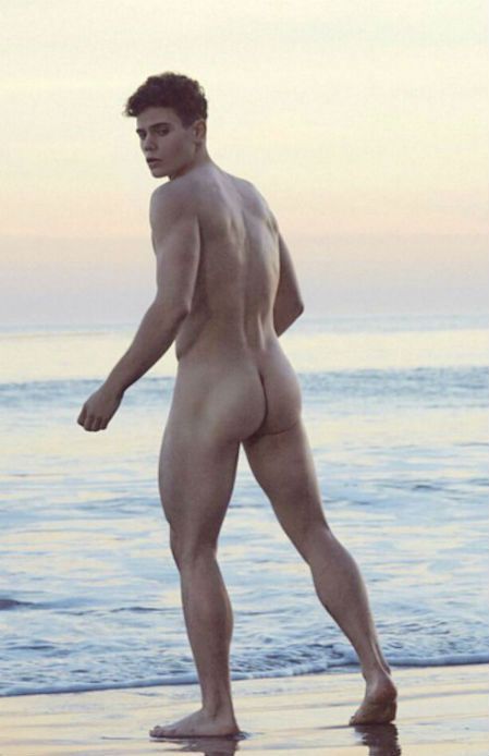 El actor Nick Champa desnudo 2