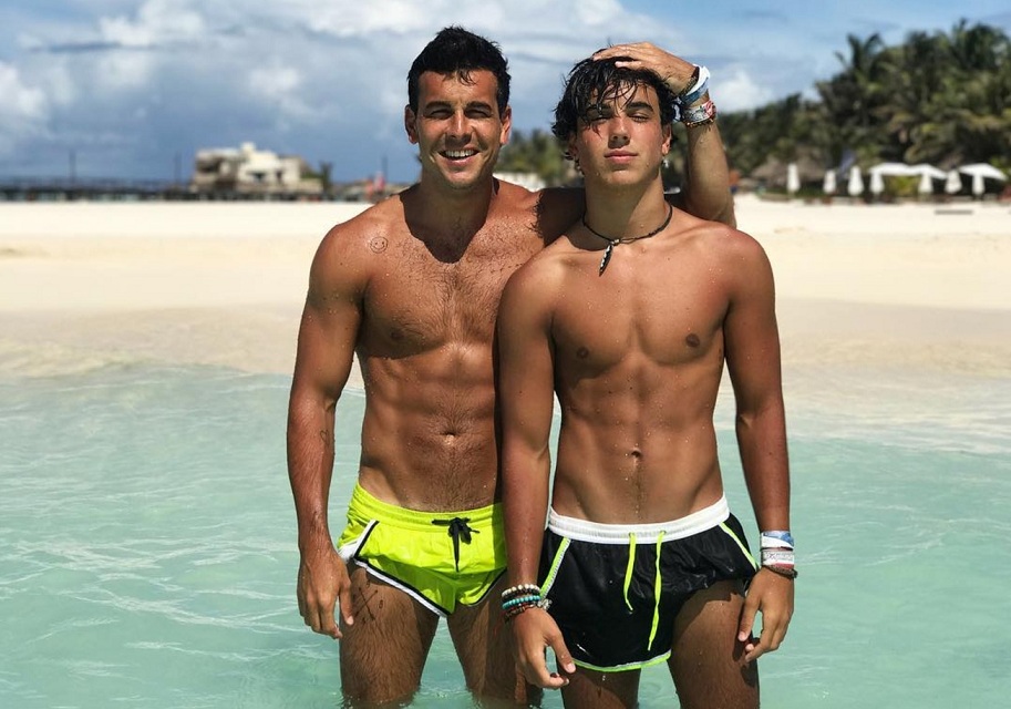 mario casas y oscar casas