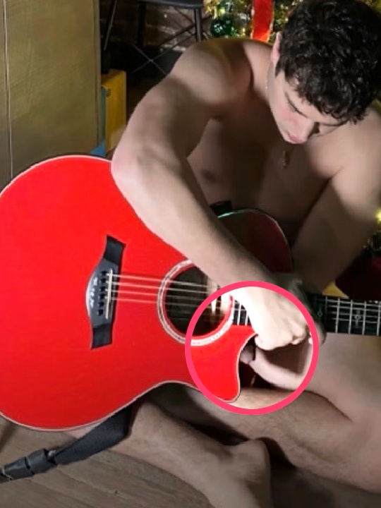Austin Mahone mostrando el pene
