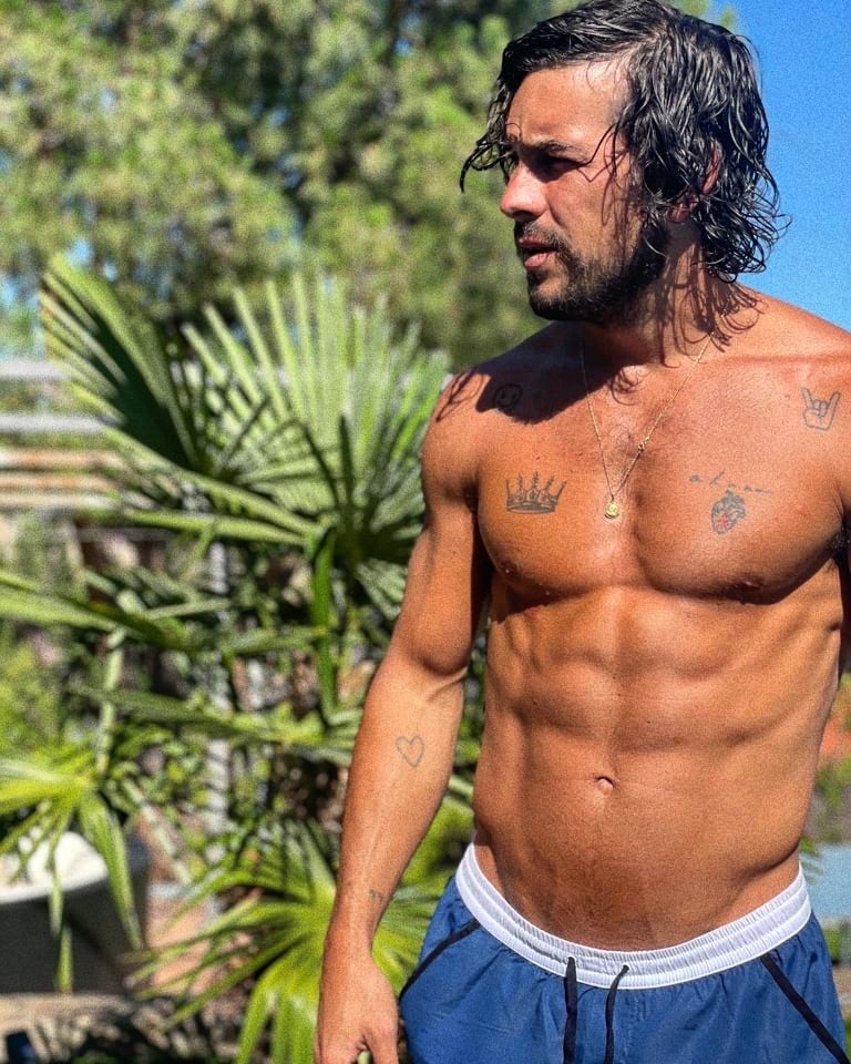 Mario Casas Desnudo: Sus Escenas Sin Censura en Cine y TV 4