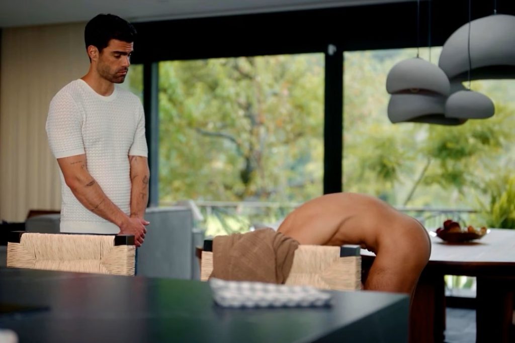 Emilio Osorio desnudo en El Otro Padre